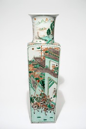 Un grand vase en porcelaine de Chine famille verte, marque de Kangxi, 19&egrave;me