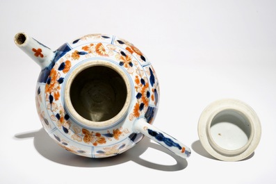 Een grote Chinese Imari-stijl theepot met deksel, Kangxi