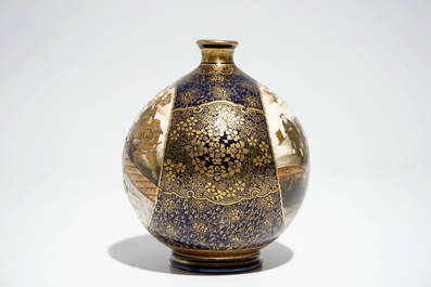 Un vase en porcelaine Satsuma, marque de Kinkoza, Japon, &eacute;poque Meiji, 19&egrave;me