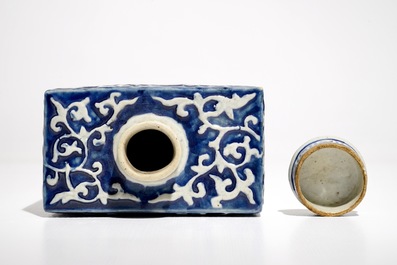 A Chinese blue and white tea caddy and cover with applied design, 19th C.