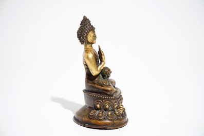 A Sino-Tibetan gilt bronze Buddha, Ming/Qing Dynasty, 16/17th C.