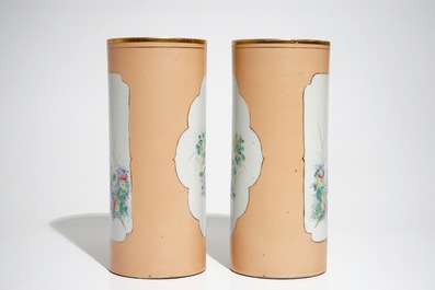 A pair of Chinese famille rose salmon pink-ground hat stands and a blue and white charger, 19/20th C.