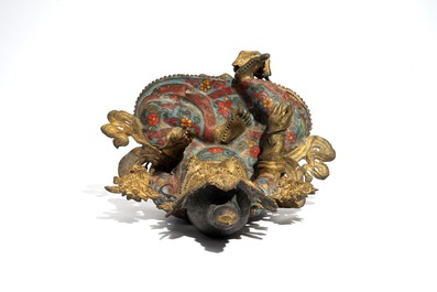 Une grande statuette de Tara en bronze et cloisonn&eacute;, Chine, 19&egrave;me