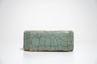 A Chinese ge-type crackle-glazed square brushwasher, Qianlong mark, 19/20th C.