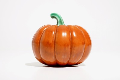 A Chinese coral-glazed model of a pumpkin, 19/20th C.