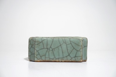 A Chinese ge-type crackle-glazed square brushwasher, Qianlong mark, 19/20th C.