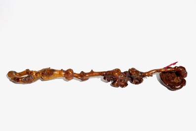 A large Chinese root wood ruyi scepter, 19/20th C.