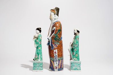 A Chinese famille rose figure of an immortal and a pair of famille verte figures, 19/20th C.