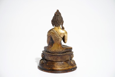 Een Sino-Tibetaanse deels vergulde Boeddha, Ming/Qing Dynastie, 16/17e eeuw