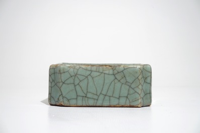 A Chinese ge-type crackle-glazed square brushwasher, Qianlong mark, 19/20th C.