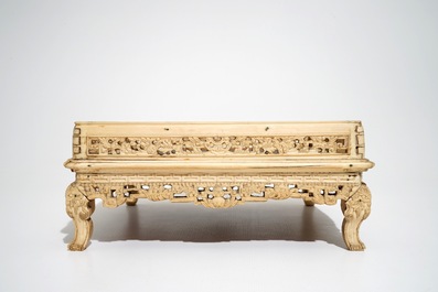 A large Chinese carved ivory stand, 18/19th C.