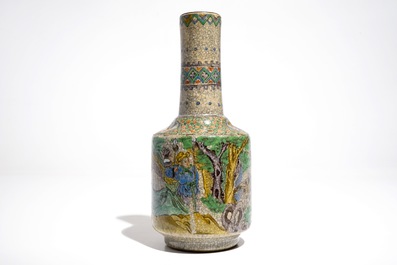 Een Chinese famille verte op craquel&eacute; fond flesvormige vaas, 19e eeuw