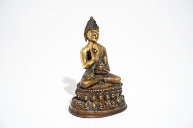 A Sino-Tibetan gilt bronze Buddha, Ming/Qing Dynasty, 16/17th C.