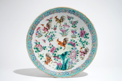 A Chinese famille rose rooster dish, a pair of vases and a qianjiang cai hat stand, 19/20th C.