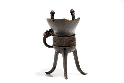 A Chinese bronze ritual jue wine cup, 18/19th C.