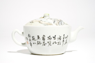 Une th&eacute;i&egrave;re en porcelaine de Chine qianjiang cai, sign&eacute; Ren Huanzhang (1874-1902)