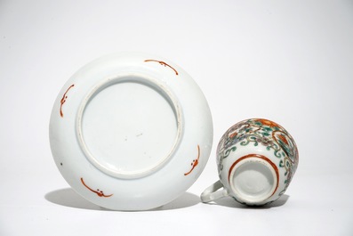 Six tasses et soucoupes en porcelaine de Chine famille verte, 19&egrave;me