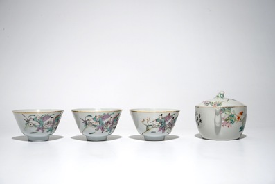 A Chinese qianjiang cai teapot and three famille rose cups, 19th C