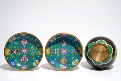 A Chinese cloisonn&eacute; double gourd vase and a round covered box with jade, 19/20th C.