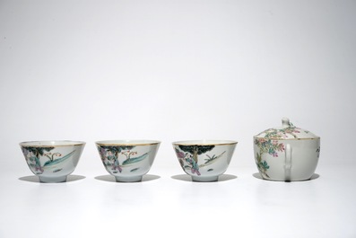 A Chinese qianjiang cai teapot and three famille rose cups, 19th C