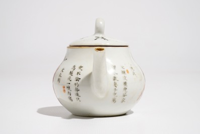 A Chinese famille rose Wu Shuang Pu teapot, 19th C.