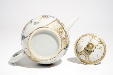 Een Chinese famille rose theepot met deksel met mandarijns decor, Qianlong