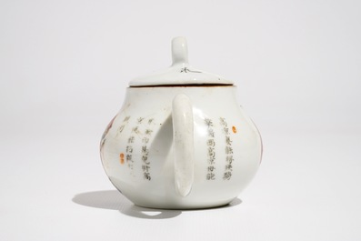 A Chinese famille rose Wu Shuang Pu teapot, 19th C.