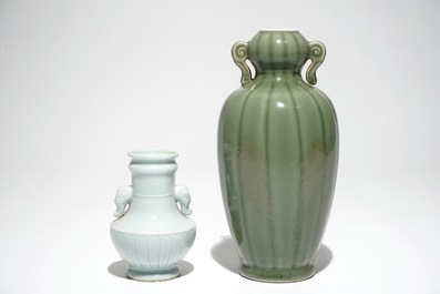 Deux vases en porcelaine de Chine monochrome c&eacute;ladon et de style Qingbai, 19/20&egrave;me