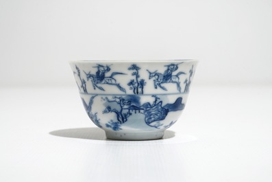 Sept tasses et neuf soucoupes en porcelaine de Chine bleu et blanc, Kangxi