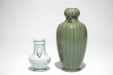 Deux vases en porcelaine de Chine monochrome c&eacute;ladon et de style Qingbai, 19/20&egrave;me