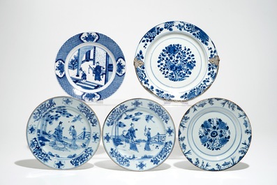 A Chinese blue and white square tea caddy, four cups and saucers and five plates, Kangxi and later