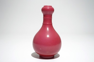 A Chinese monochrome puce-enamelled garlic head vase, Yongzheng mark, 19/20th C.