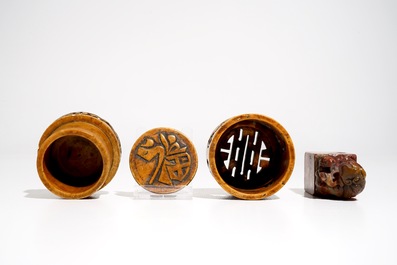 Trois grandes pagodes en os et pierre de savon, avec un sceau et une bo&icirc;te, Chine et Japon, 19/20&egrave;me