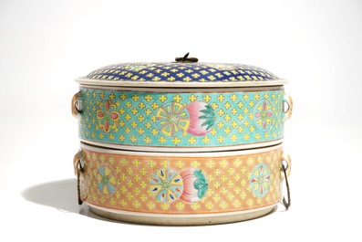 十九世纪 粉彩瓷碗带两个隔层    