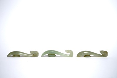 Trois boucles de ceintures en jade c&eacute;ladon, Chine, 19/20&egrave;me