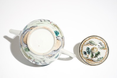 Une th&eacute;i&egrave;re en porcelaine de Chine famille rose &agrave; d&eacute;cor &eacute;rotique, Qianlong