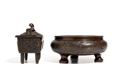 Twee Chinese bronzen wierookbranders, &eacute;&eacute;n met deksel, 19/20e eeuw