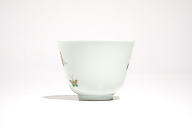 A Chinese famille verte cup with goji branches, Kangxi mark, 19/20th C.