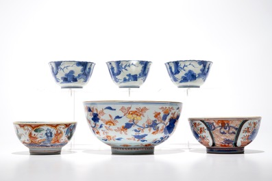 Six bols en porcelaine de Chine bleu et blanc, de style Imari et de type Amsterdams bont, Kangxi/Qianlong