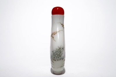 A Chinese glass snuff bottle with crane design, 19/20th C.