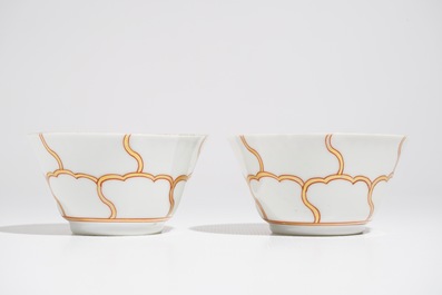 A pair of Chinese cups and saucers with gilt design, Yongzheng/Qianlong