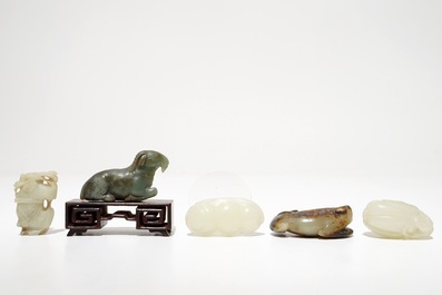 Cinq pi&egrave;ces en jade sculpt&eacute;, Chine, 19/20&egrave;me