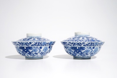 A pair of Chinese blue and white covered bowls with stylised dragon design, 19th C.