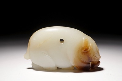 A mottled jade carving of an elephant, 19th C.