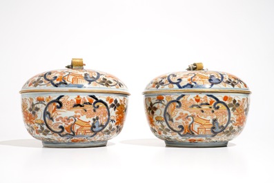 A pair of round Japanese Imari tureens and covers, Edo, early 18th C.