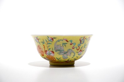 A Chinese famille rose yellow-ground bowl with bats and peaches, Guangxu mark, 19/20th C.