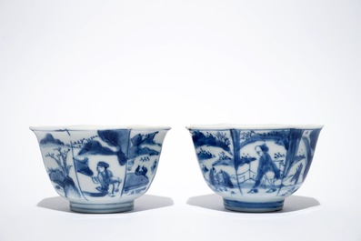 Une paire de bols octagonaux en porcelaine de Chine bleu et blanc, &eacute;poque Transition