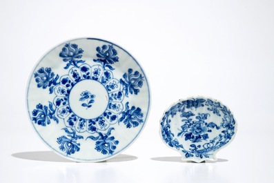 Divers bols et une tasse et soucoupe en porcelaine de Chine bleu et blanc, Ming, Kangxi et Qianlong