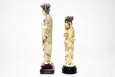 Two Chinese ivory figures of ladies on wooden bases, 19/20th C.