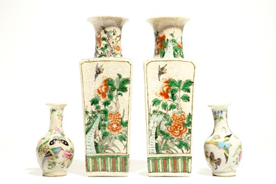 Une paire de vases en porcelaine de Chine famille verte et une paire en famille rose sur fond craquel&eacute;, 19/20&egrave;me